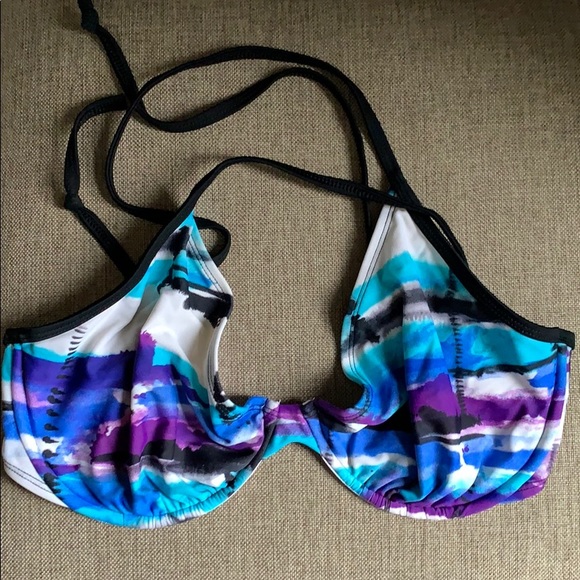 👙2 for $15👙 Skye crisscross back Bikini top